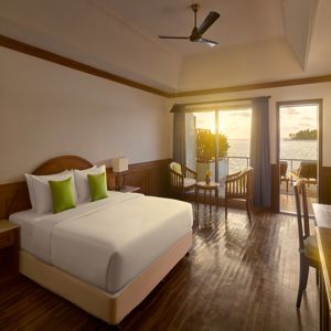 Sunset Water Villa Photo 2